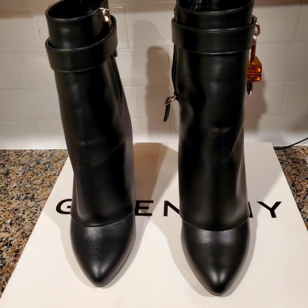Givenchy Shark Lock Ankle Boots !!
